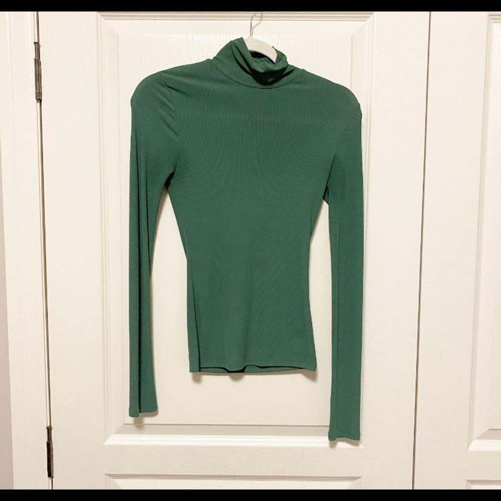 Topshop Thin Mint Turtleneck ✨